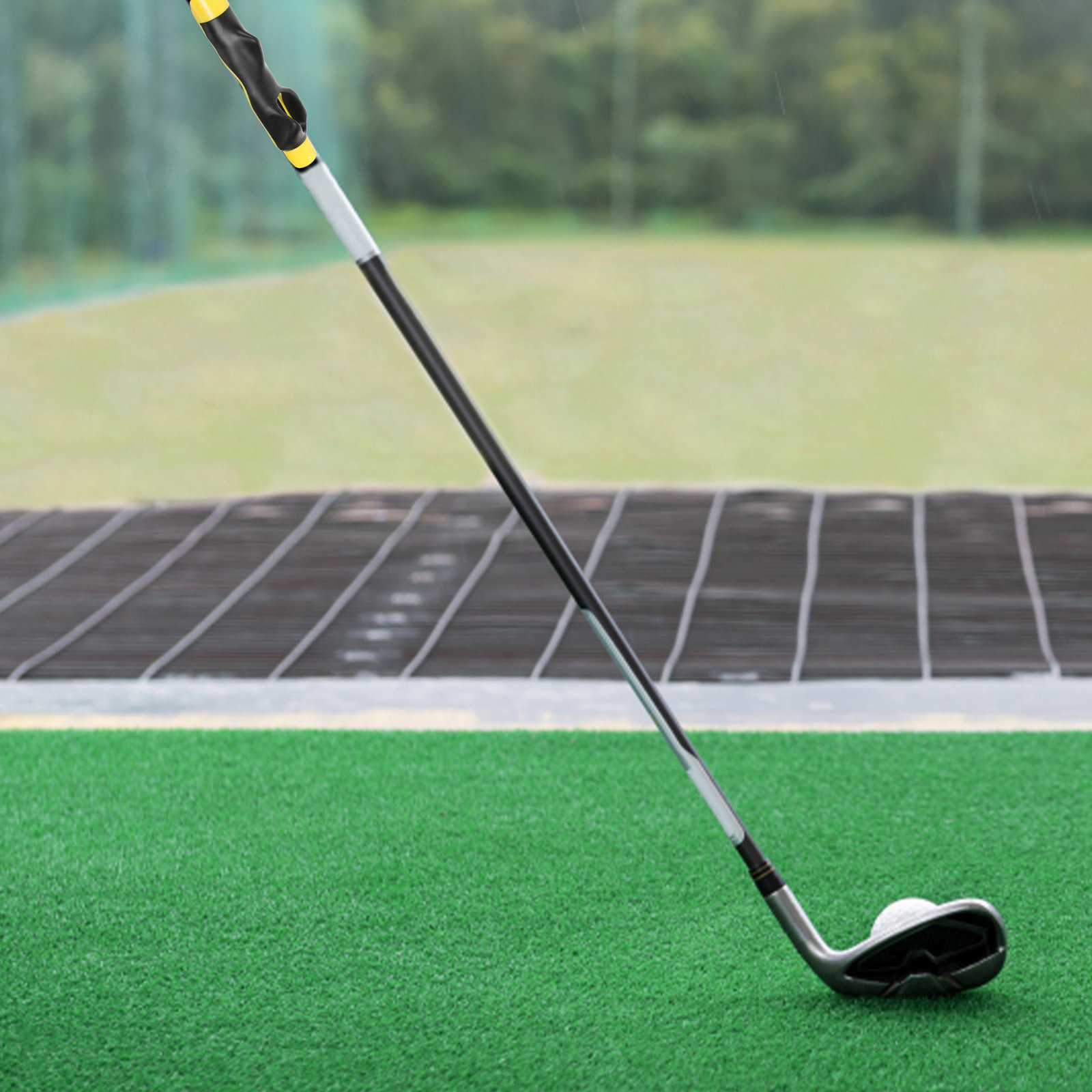 Golf Equipment For Beginners - Golf Swing Trainer Compact Putting Aid
